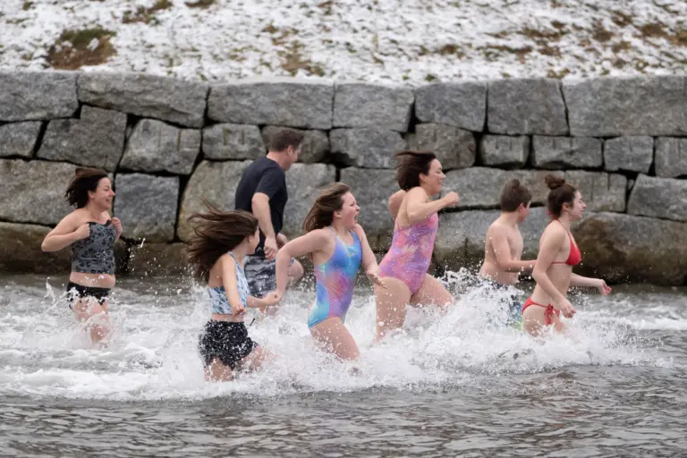 Polar Bear Dip 2024: Hundreds of Canadians Brave Cold for New Year ‘Reboot’